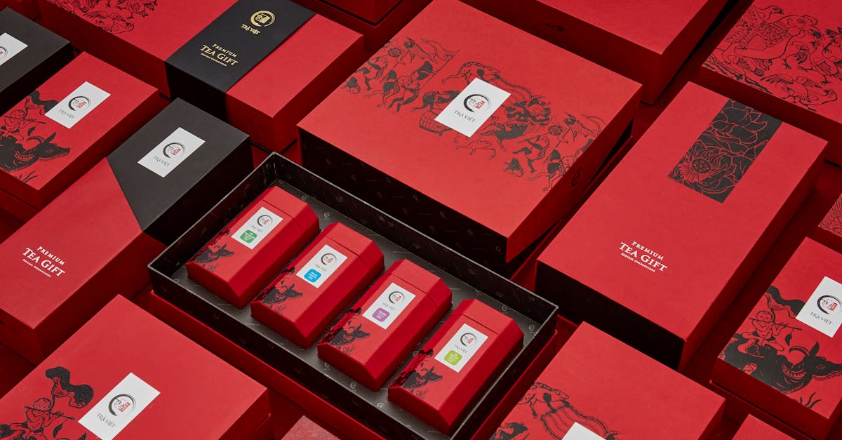 Luxurious red tea gift boxes arranged in an artistic pattern, perfect for festive occasions.