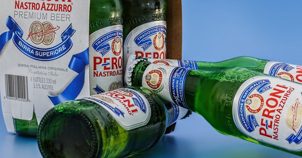 beer, drinks, bottles, beer bottles, green bottles, beverages, alcoholic beverages, alcoholic drinks, yeast, premium beer, alcohol, drinking, liquid, refresshment, isolated